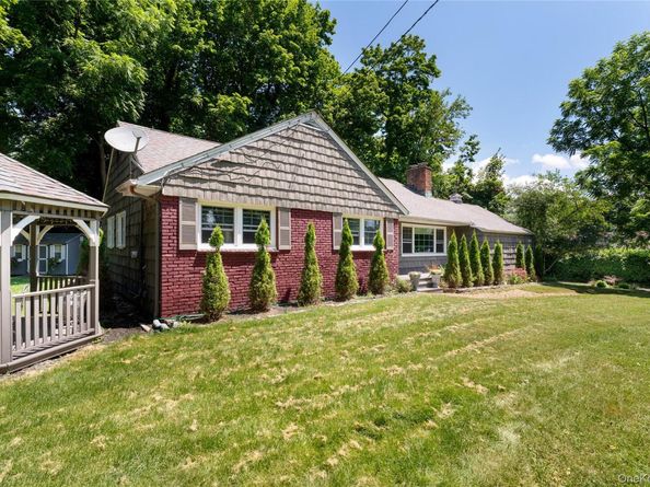 11 Quaker Path, Stony Brook NY 11790