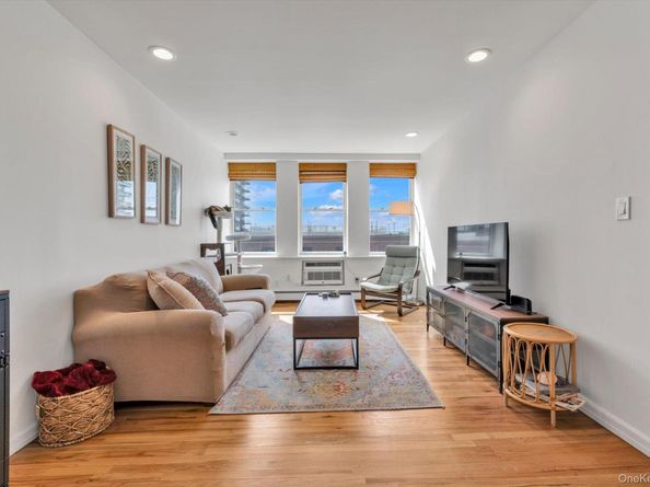25 W Broadway 207, Long Beach NY 11561