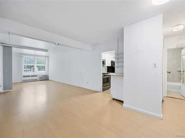 142-05 Roosevelt Avenue 331, Flushing NY 11354