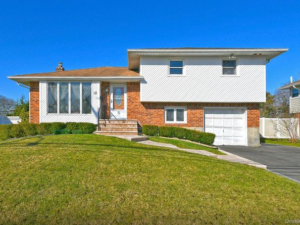 12 Oak Drive, Plainview NY 11803