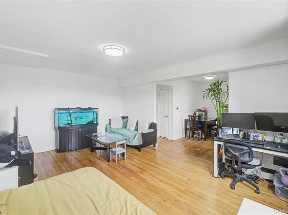 7345 210th Street 6D, Oakland Gardens NY 11364