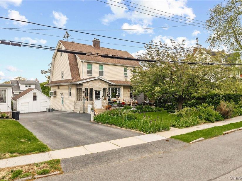 27 Faneuil Place, New Rochelle NY 10801