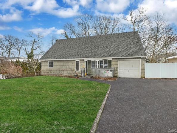 47 Holiday Boulevard, Center Moriches NY 11934