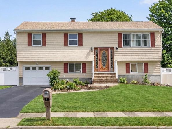 1682 Church Street, Holbrook NY 11741