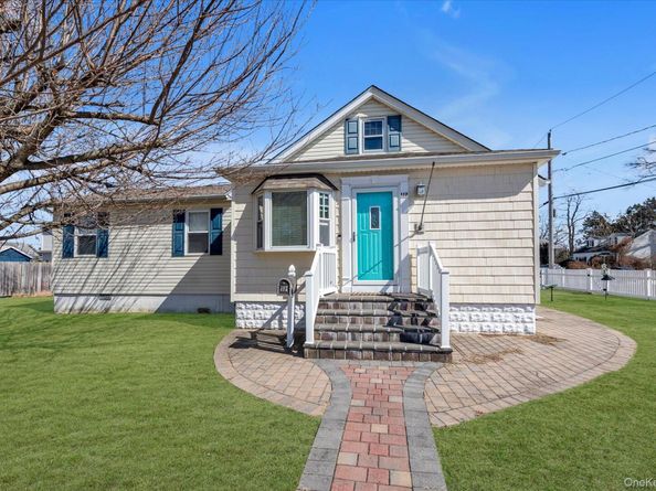 117 Avenue B, West Babylon NY 11704