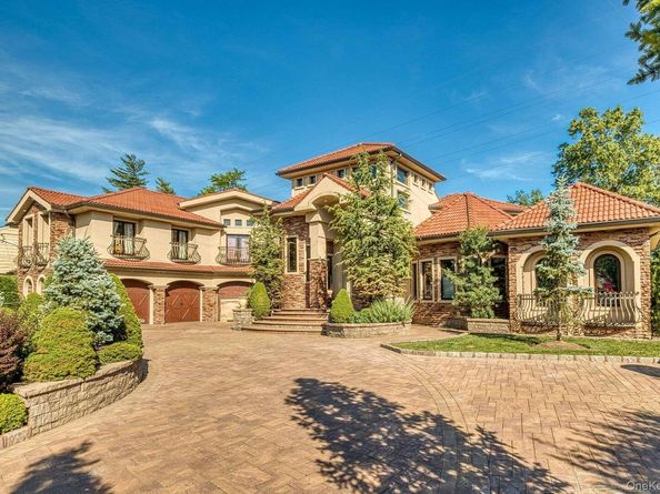 959 S End Road, Woodmere NY 11598