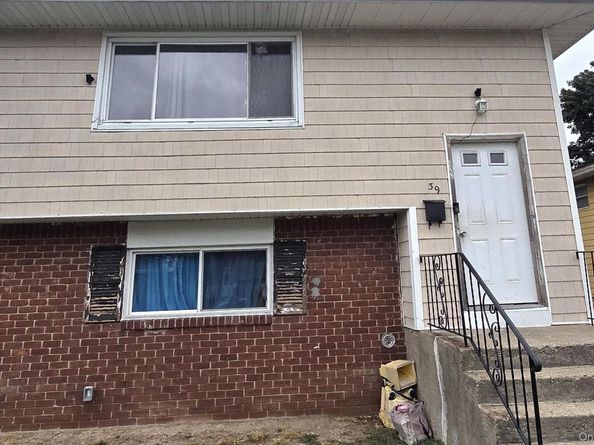 39 4th Avenue, Westbury NY 11590
