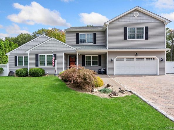 27 Evelyn Court, Manorville NY 11949