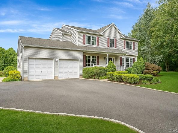 36 Vanderbilt Avenue, Saint James NY 11780