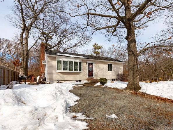 47 Ridgedale Avenue, Farmingville NY 11738