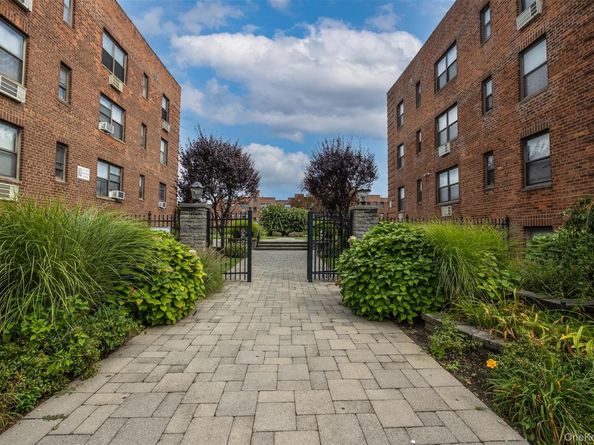1 Jefferson Avenue A12, Rockville Centre NY 11570