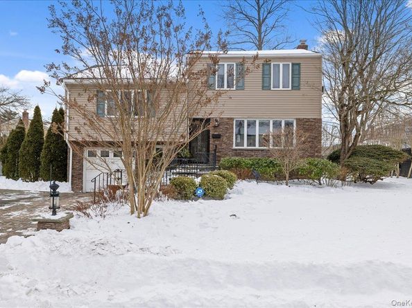 39 Garnet Lane, Plainview NY 11803