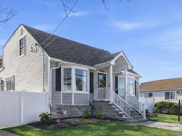 815 S 4th Street, Lindenhurst NY 11757