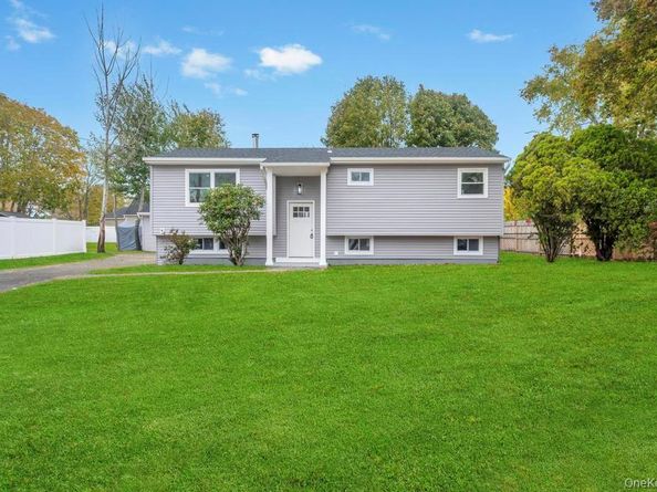 3004 New London Avenue, Medford NY 11763