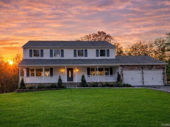 43 Edcris Lane, Huntington NY 11743