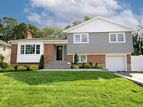 16 Eleanor Road, Plainview NY 11803