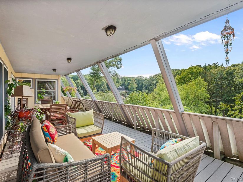 4 Hill Dale Avenue, Miller Place NY 11764