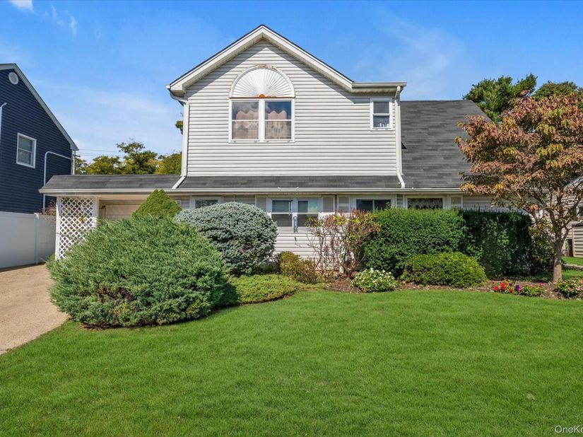 157 Land Lane, Westbury NY 11590