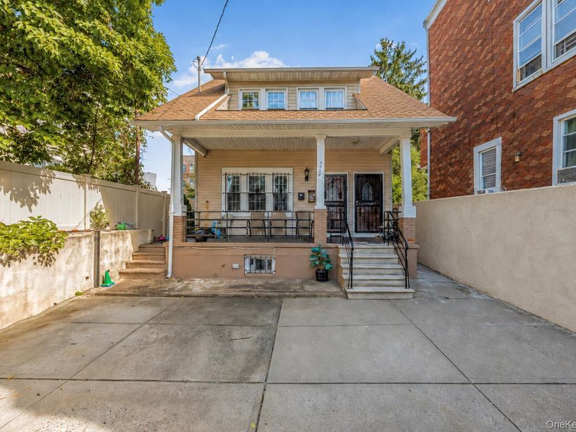 4558 Richardson Avenue, Bronx NY 10470