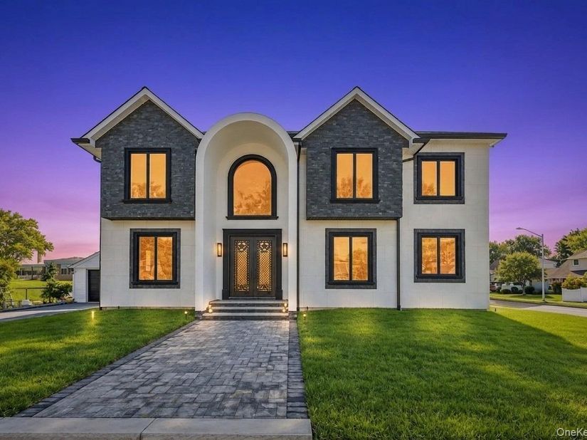 1 Straight Lane, Levittown NY 11756