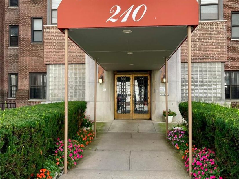 210 Martine Avenue 5D, White Plains NY 10601