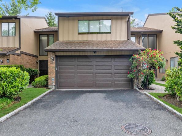 51 Wimbledon Drive, Roslyn NY 11576