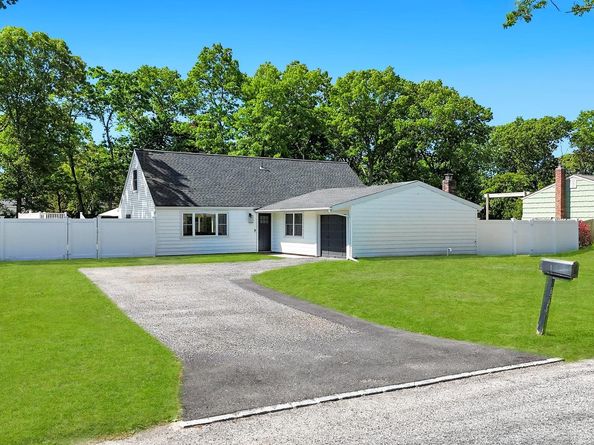 338 Easton Street, Ronkonkoma NY 11779