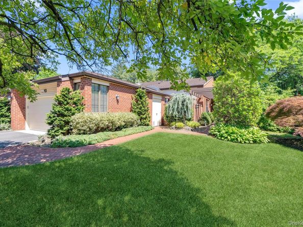 265 Sparrow Drive 265, Manhasset NY 11030