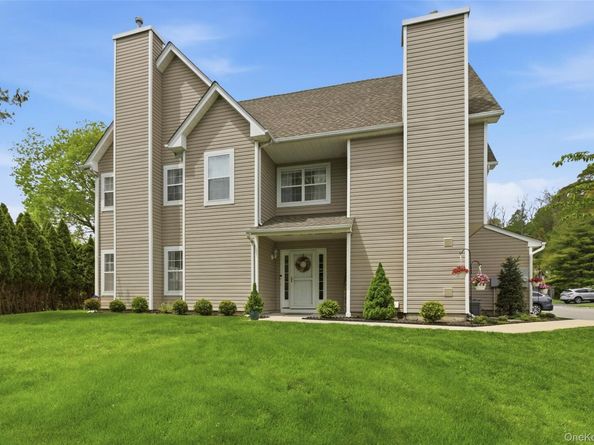 84 Erik Drive, East Setauket NY 11733