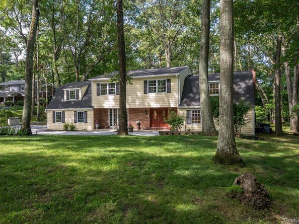 33 Bob O Link Lane, Northport NY 11768
