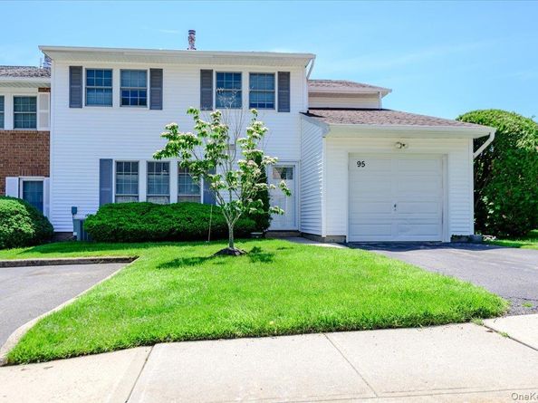 95 Aspen Drive E, Woodbury NY 11797