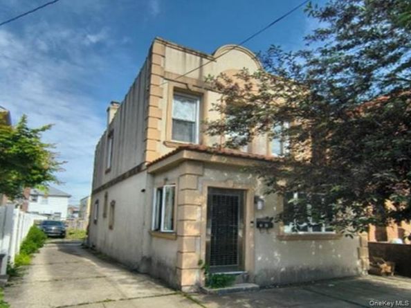 61 25 165th Street, Flushing NY 11365