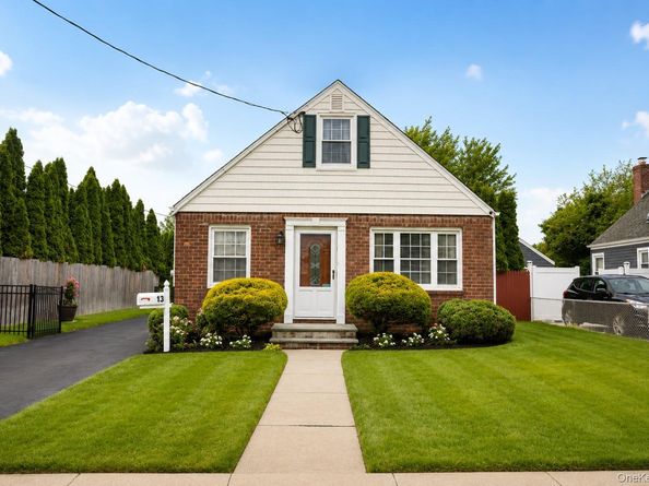 13 Gerald Avenue, Hicksville NY 11801
