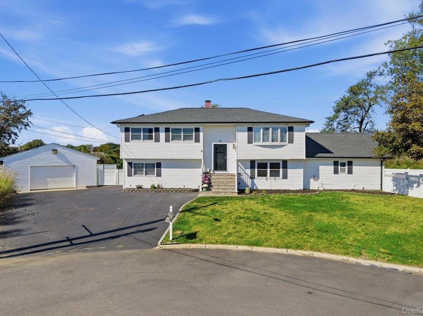 10 Gale Court, Patchogue NY 11772