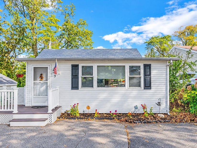 9 Shell Road, Rocky Point NY 11778