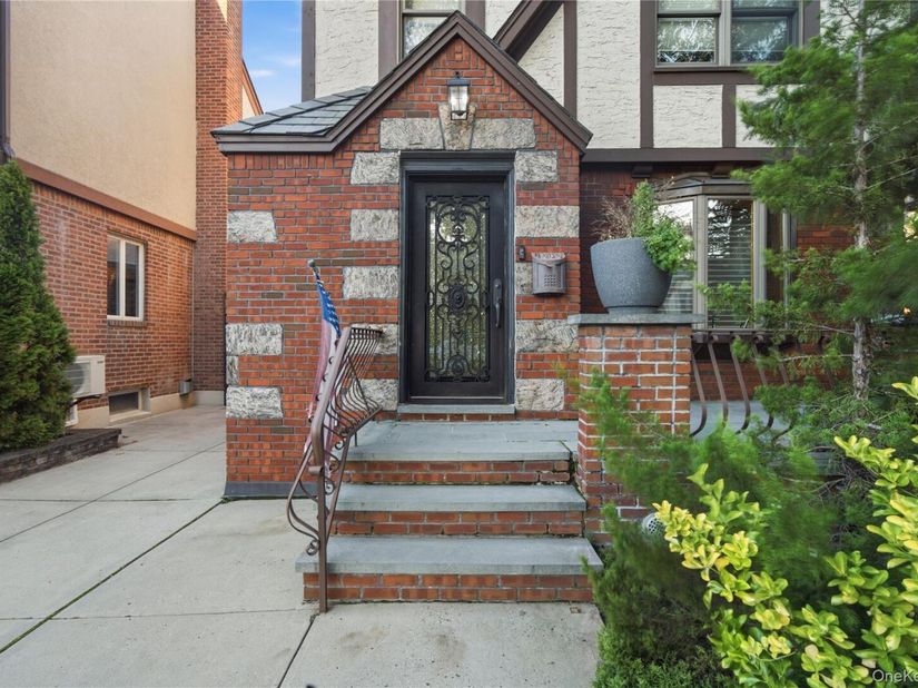 60-39 69th Lane, Maspeth NY 11378