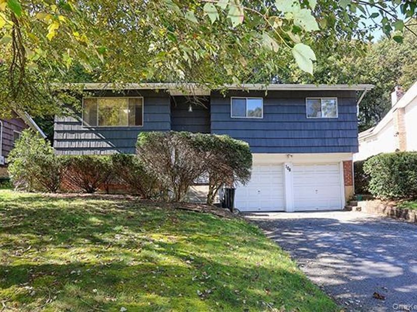 108 Sugar Toms Lane, East Norwich NY 11732