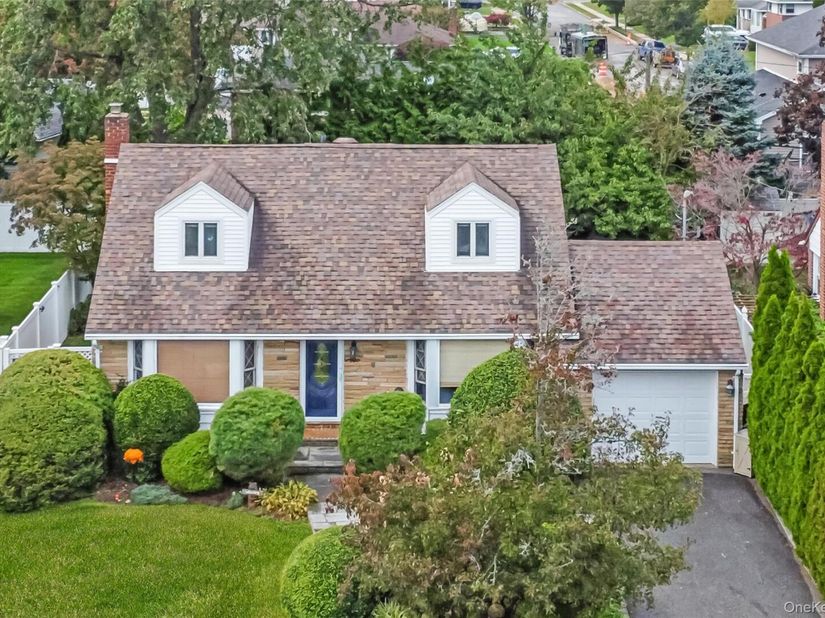 19 Leonard Road, Syosset NY 11791