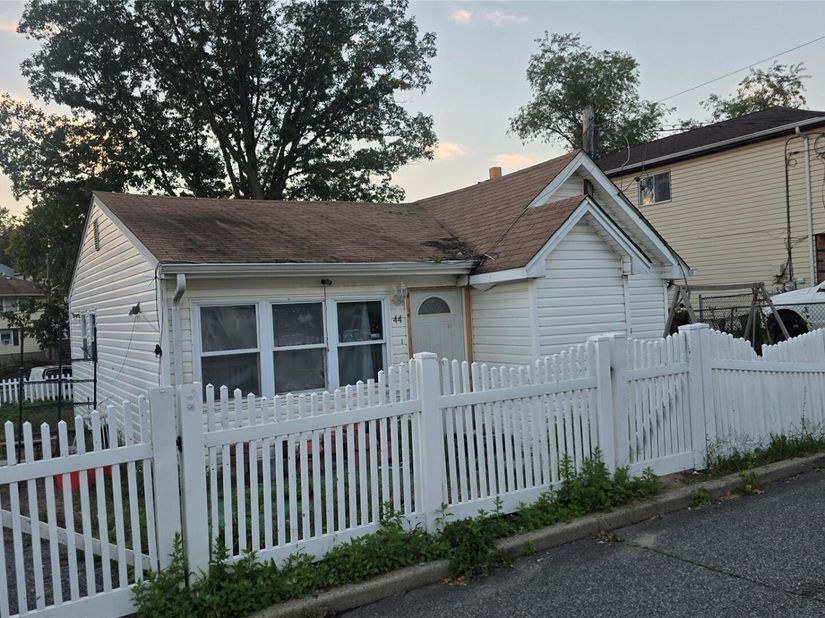 44 Carnegie Avenue, Elmont NY 11003