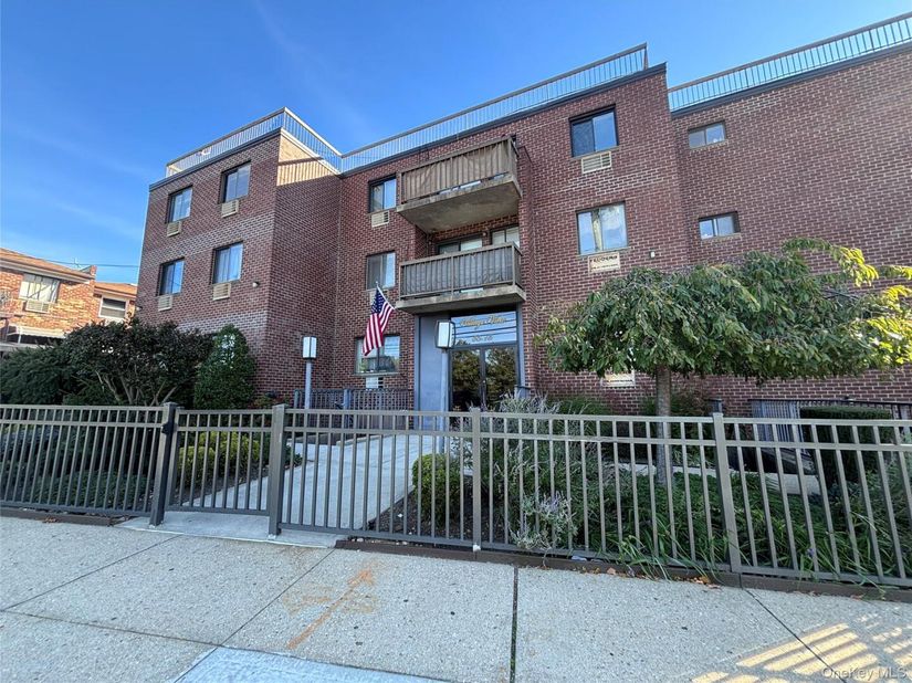 66-15 69th Street 1A, Maspeth NY 11379