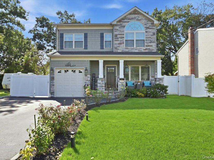 136 Oak Street, Deer Park NY 11729