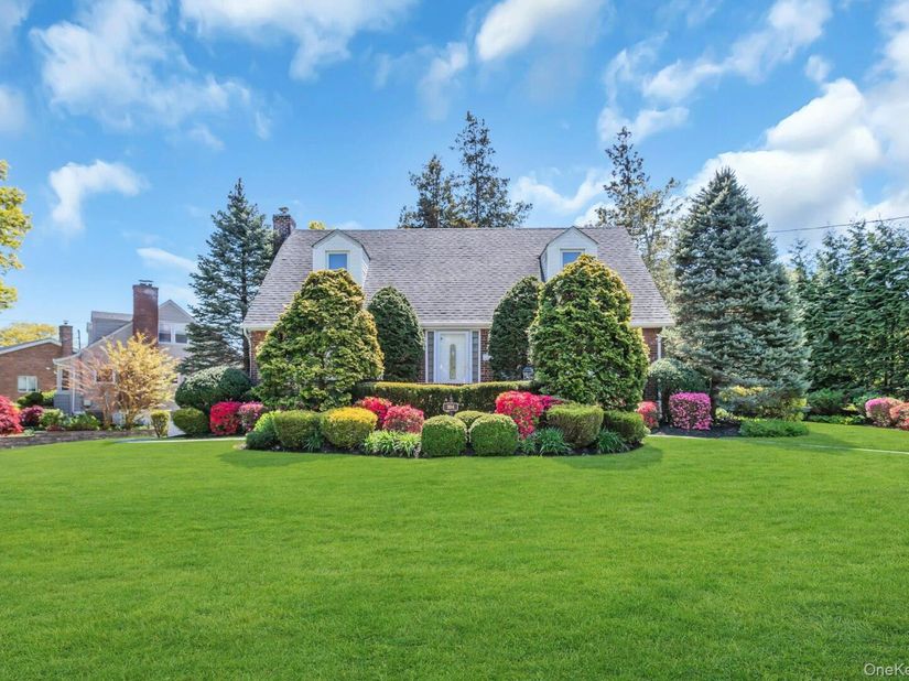 304 Old Courthouse Road, New Hyde Park NY 11040