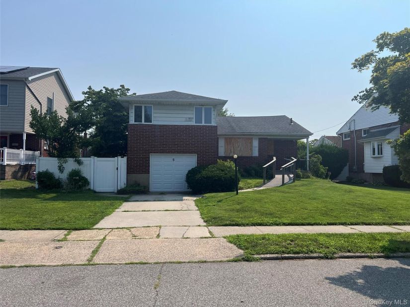 5 Winding Road, Massapequa NY 11758