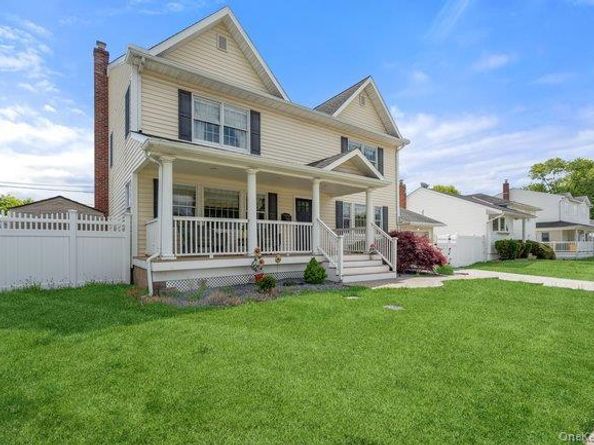 47 Syosset Circle, Syosset NY 11791