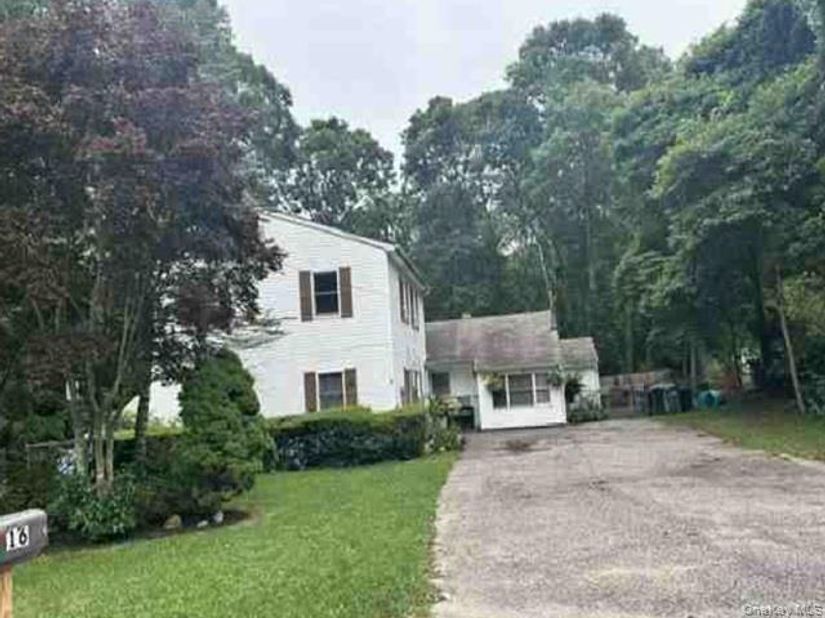 16 Astor Drive, Shirley NY 11967