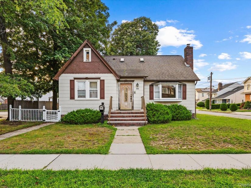 50 Manor Road, Valley Stream NY 11580