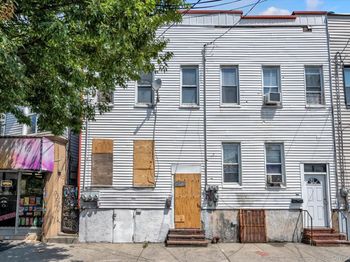 1129 E Tremont Avenue