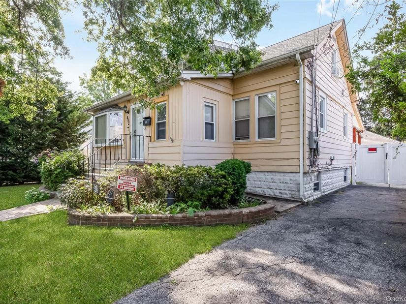 442 Cedar Street, Uniondale NY 11553