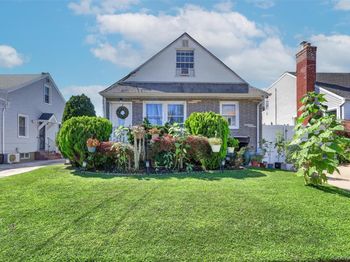 1069 Phoebe Street