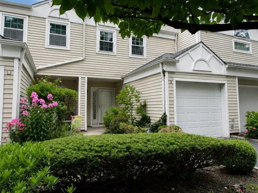 3 Pidgeon Court, Manorville NY 11949